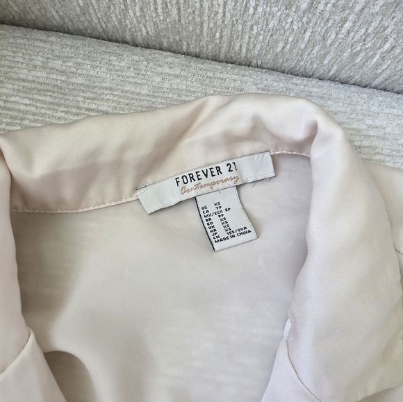 Forever 21 Cream Button Down Shirt / Cover Up - Picture 5 of 5